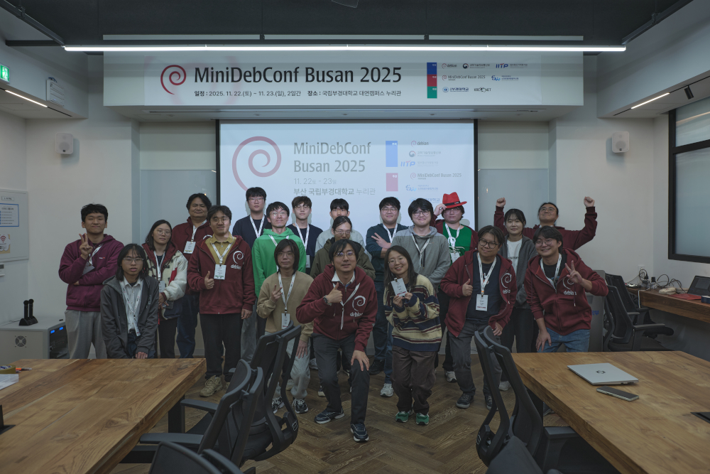 MiniDebConf Busan 2025 group photo